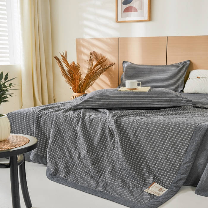 91家纺网 家纺一手货源 找家纺 81号家纺 2026新款全棉纯棉色织棉花夏被夏凉被空调被 灰细条