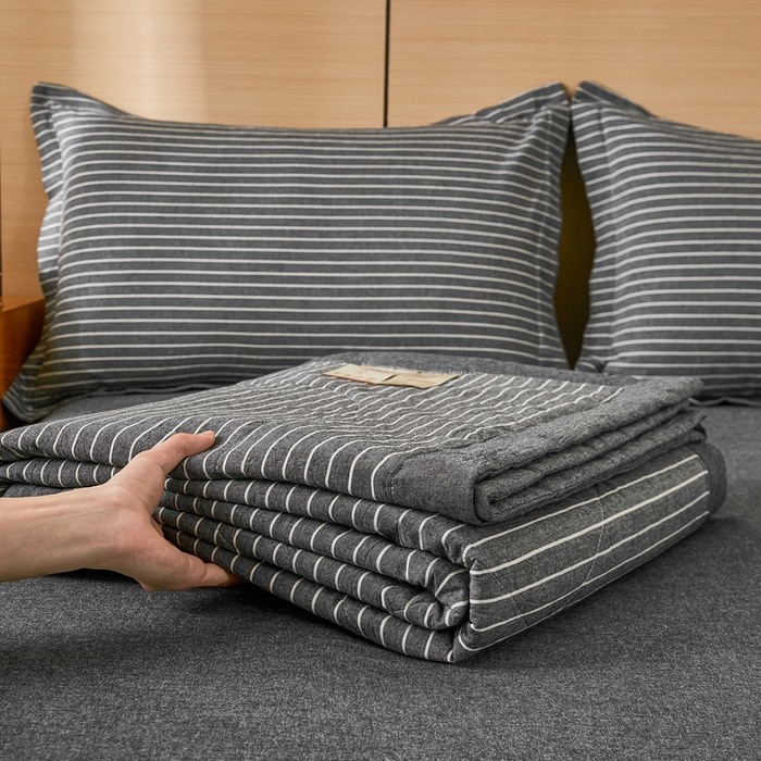 91家纺网 家纺一手货源 找家纺 81号家纺 2026新款全棉纯棉色织棉花夏被夏凉被空调被 灰细条