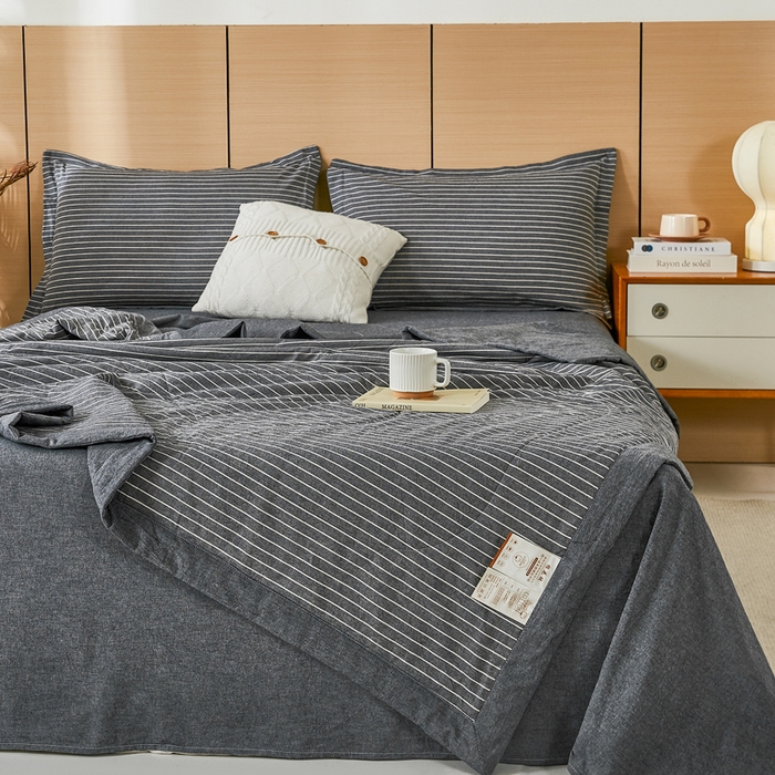 91家纺网 家纺一手货源 找家纺 81号家纺 2026新款全棉纯棉色织棉花夏被夏凉被空调被 灰细条