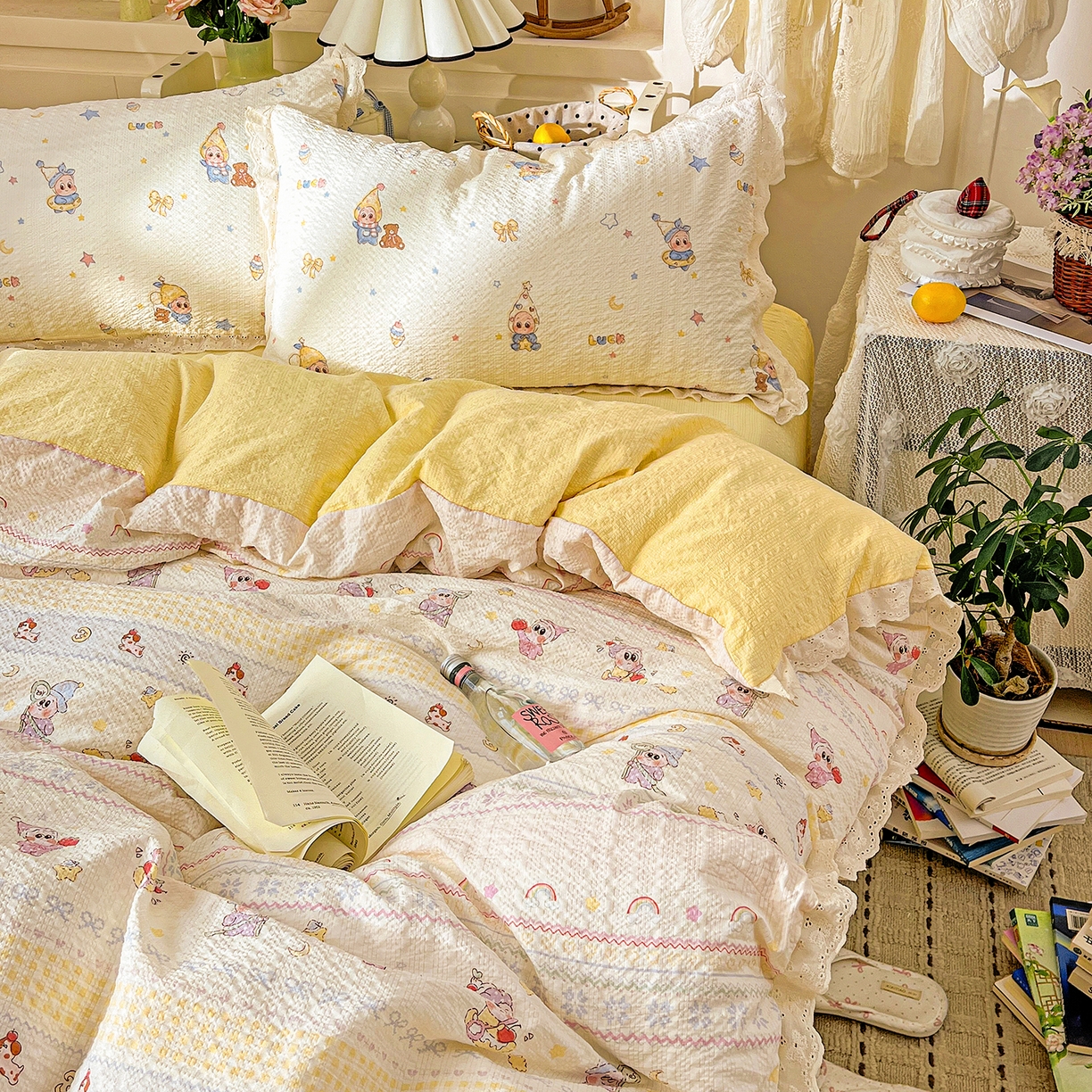 91家纺网 家纺一手货源 找家纺 一比一家纺 2026新款泡芙纱花边四件套 捕梦星人 - 黄