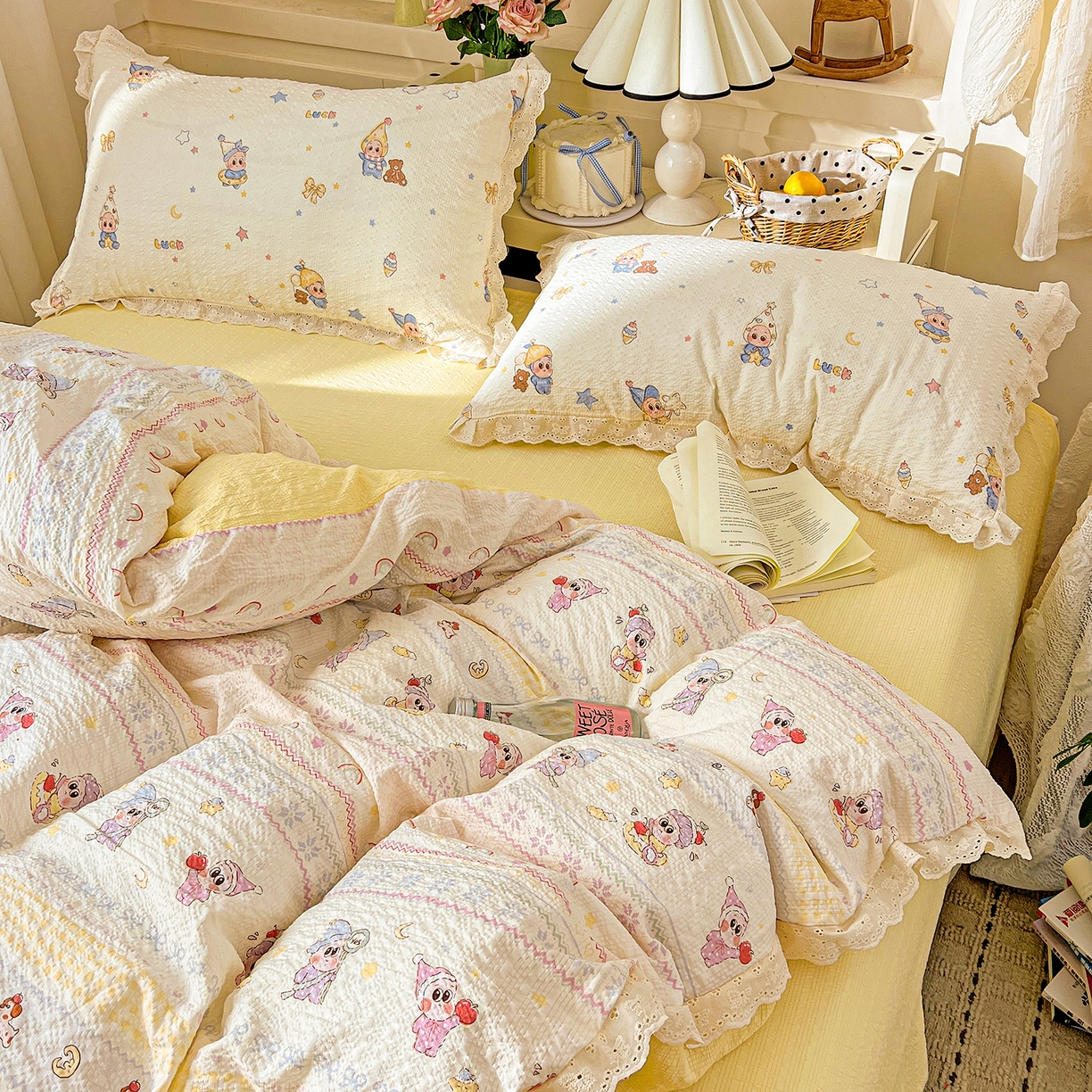 91家纺网 家纺一手货源 找家纺 一比一家纺 2026新款泡芙纱花边四件套 捕梦星人 - 黄