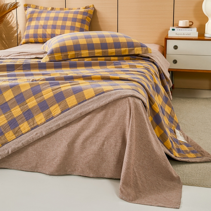 91家纺网 家纺一手货源 找家纺 81号家纺 2026新款全棉纯棉色织棉花夏被夏凉被空调被 姜黄紫格