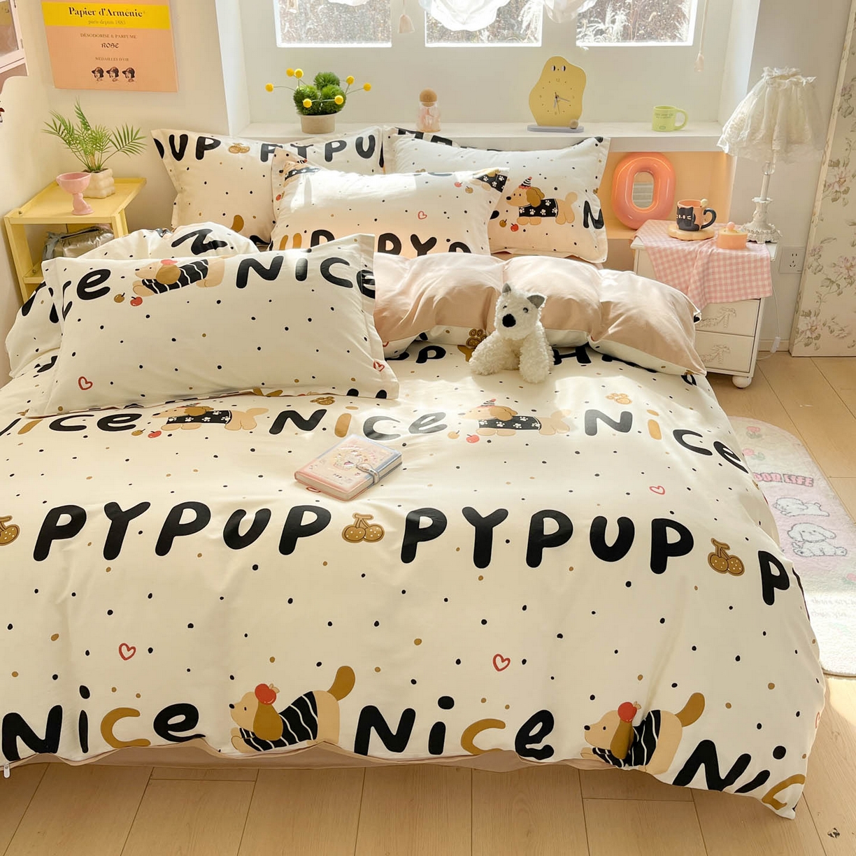 91家纺网 家纺一手货源 找家纺 涵宸家纺 2026新款全棉印花小清新四件套 苹果腊肠狗