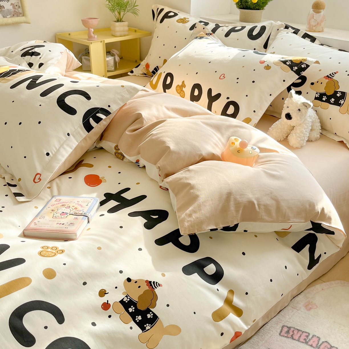 91家纺网 家纺一手货源 找家纺 涵宸家纺 2026新款全棉印花小清新四件套 苹果腊肠狗