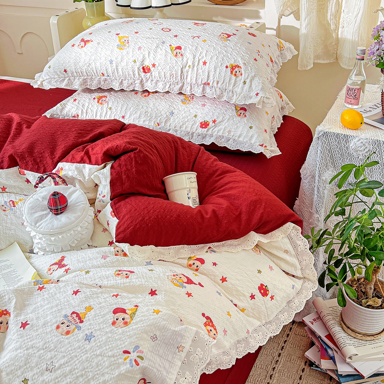 91家纺网 家纺一手货源 找家纺 一比一家纺 2026新款泡芙纱花边四件套 捕梦星人 - 红