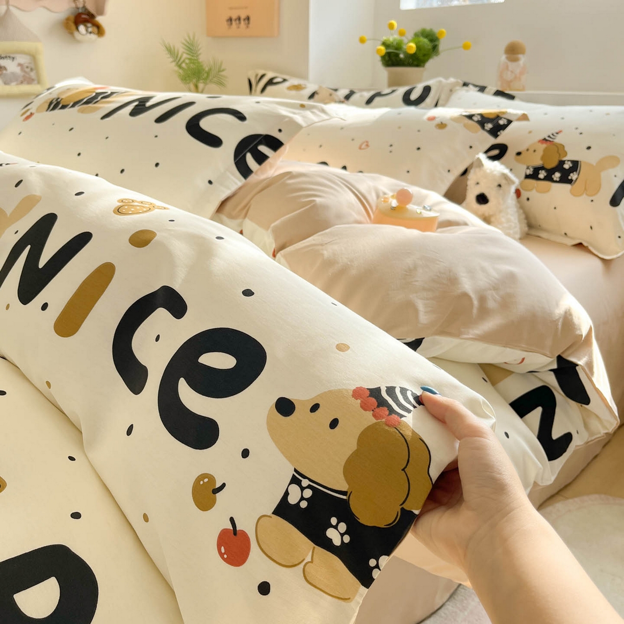 91家纺网 家纺一手货源 找家纺 涵宸家纺 2026新款全棉印花小清新四件套 苹果腊肠狗