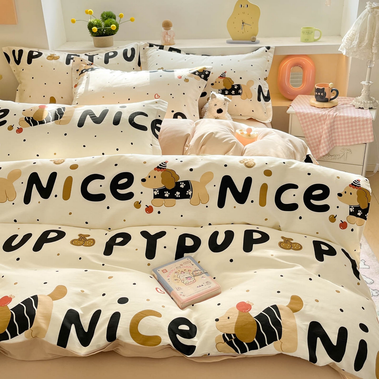 91家纺网 家纺一手货源 找家纺 涵宸家纺 2026新款全棉印花小清新四件套 苹果腊肠狗