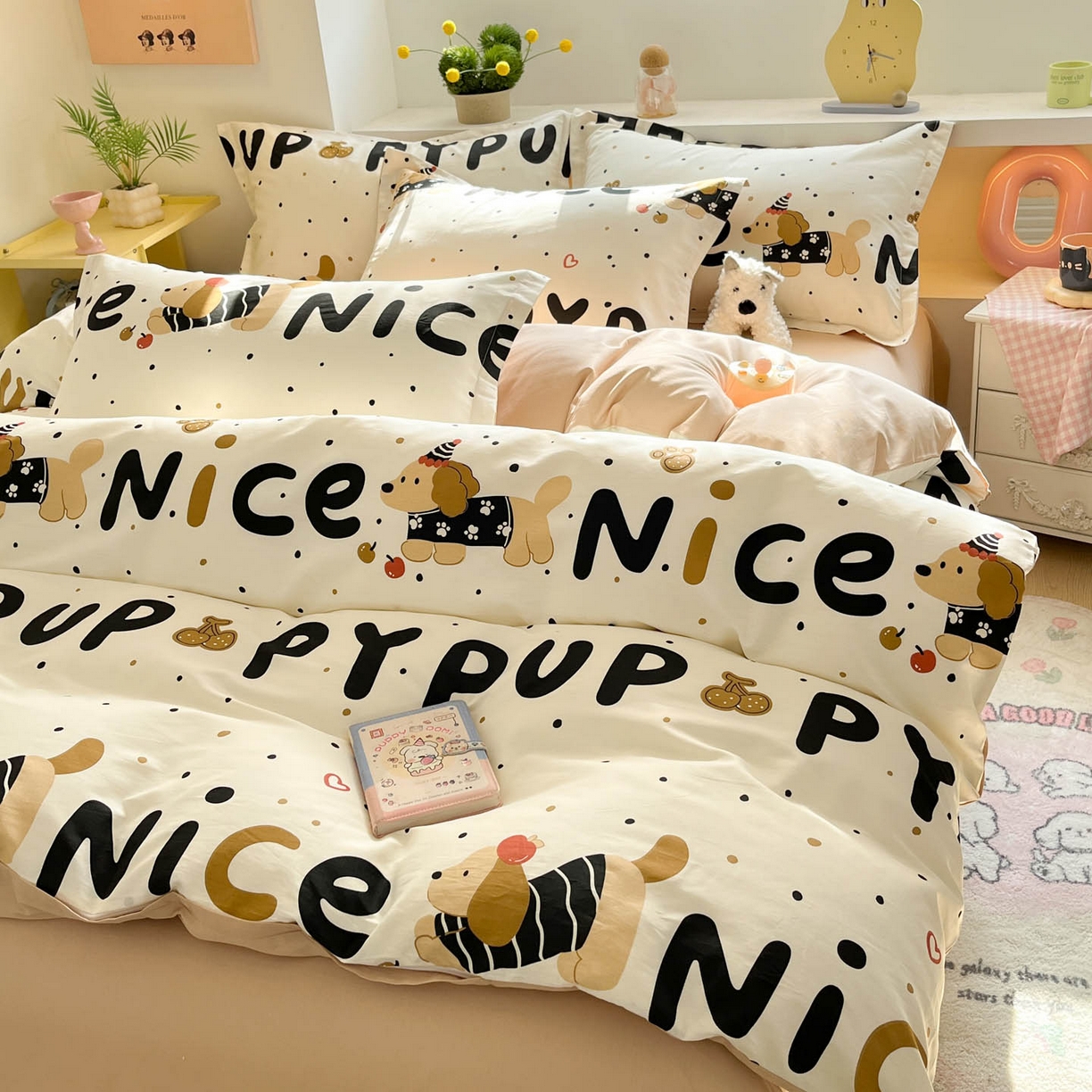 91家纺网 家纺一手货源 找家纺 涵宸家纺 2026新款全棉印花小清新四件套 苹果腊肠狗