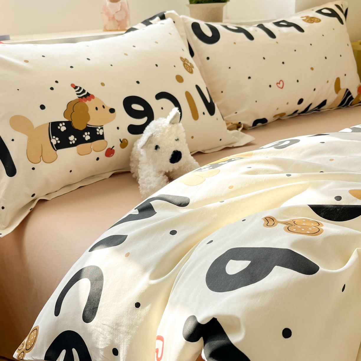 91家纺网 家纺一手货源 找家纺 涵宸家纺 2026新款全棉印花小清新四件套 苹果腊肠狗