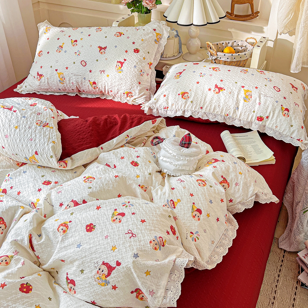 91家纺网 家纺一手货源 找家纺 一比一家纺 2026新款泡芙纱花边四件套 捕梦星人 - 红