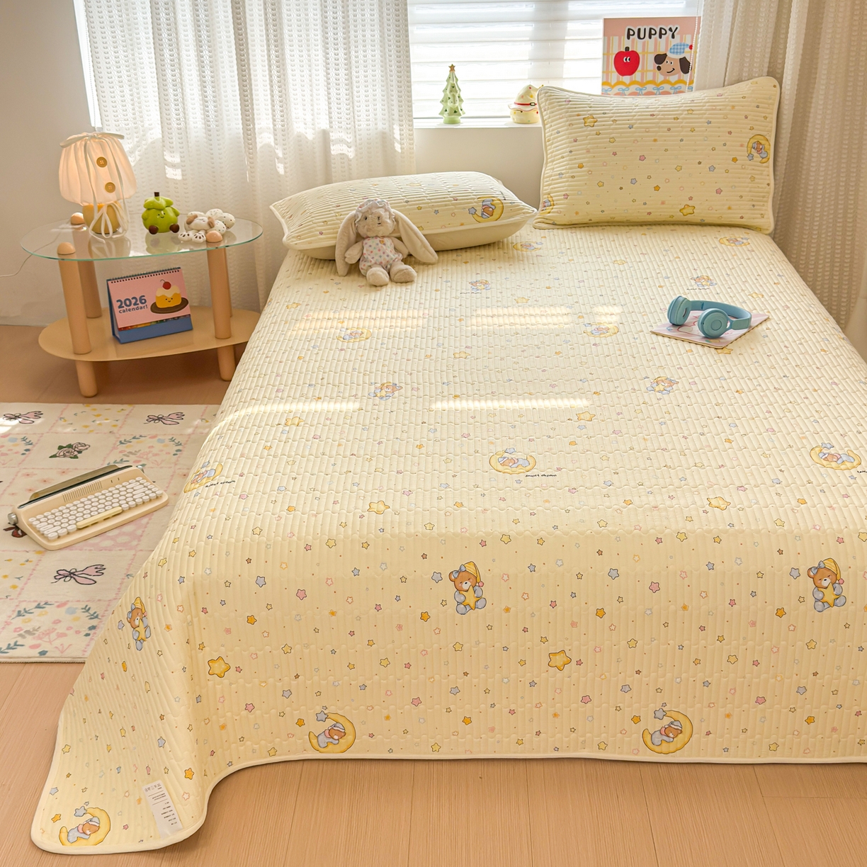 91家纺网 家纺一手货源 找家纺 雅萱家纺 2026新款森系全棉夹棉印花床盖 奶黄星星熊