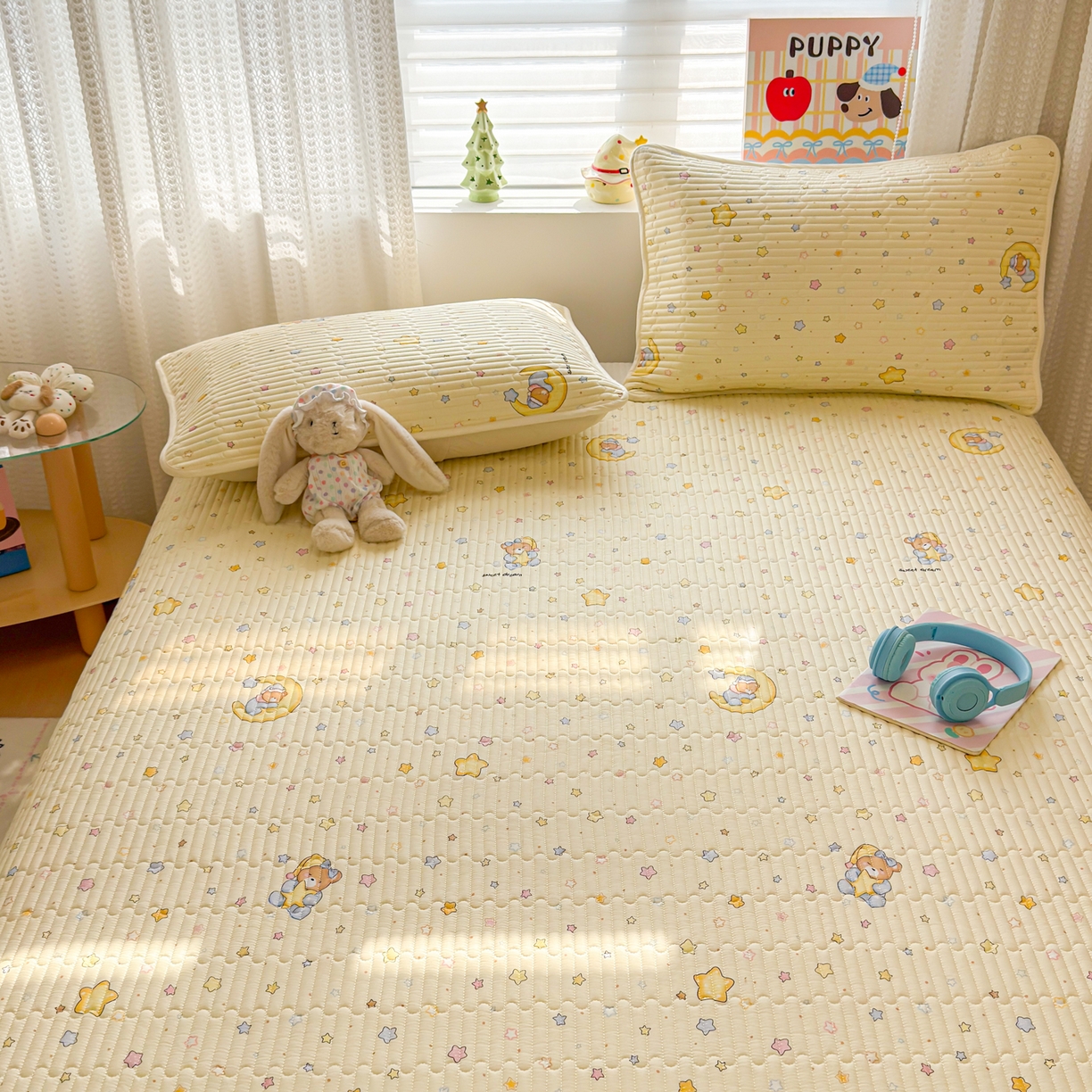 91家纺网 家纺一手货源 找家纺 雅萱家纺 2026新款森系全棉夹棉印花床盖 奶黄星星熊