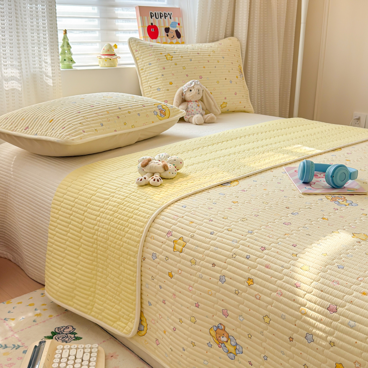 91家纺网 家纺一手货源 找家纺 雅萱家纺 2026新款森系全棉夹棉印花床盖 奶黄星星熊