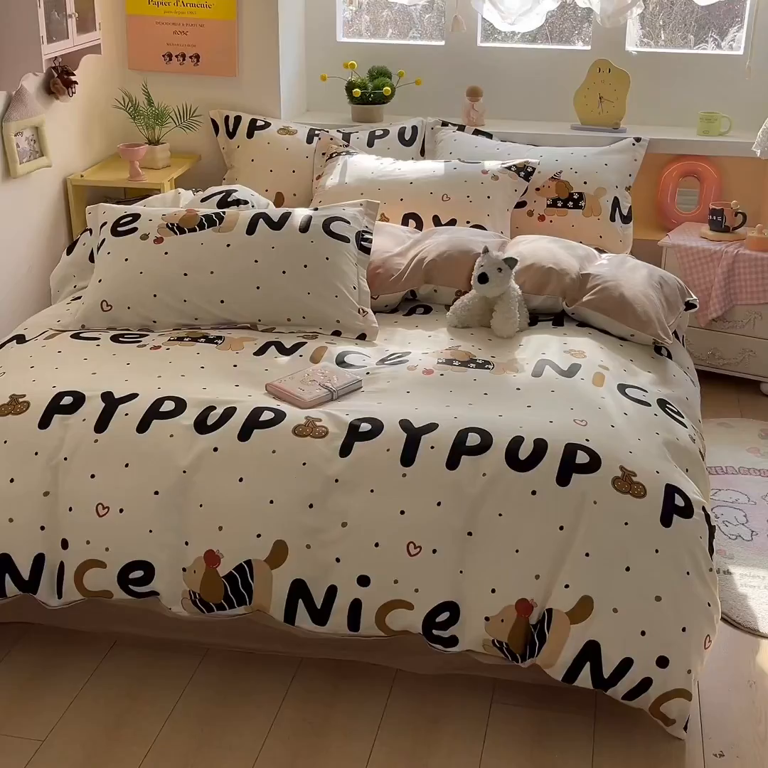 91家纺网 家纺一手货源 找家纺 涵宸家纺 2026新款全棉印花小清新四件套 苹果腊肠狗