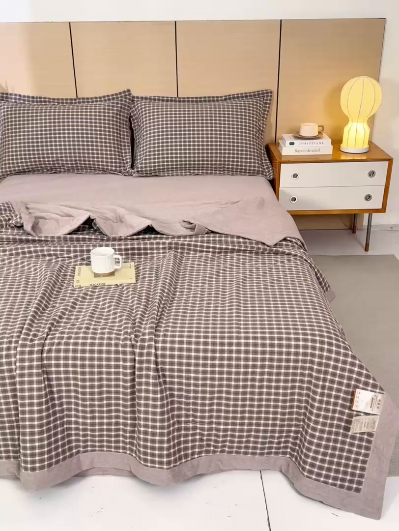 91家纺网 家纺一手货源 找家纺 81号家纺 2026新款全棉纯棉色织棉花夏被夏凉被空调被 咖小格