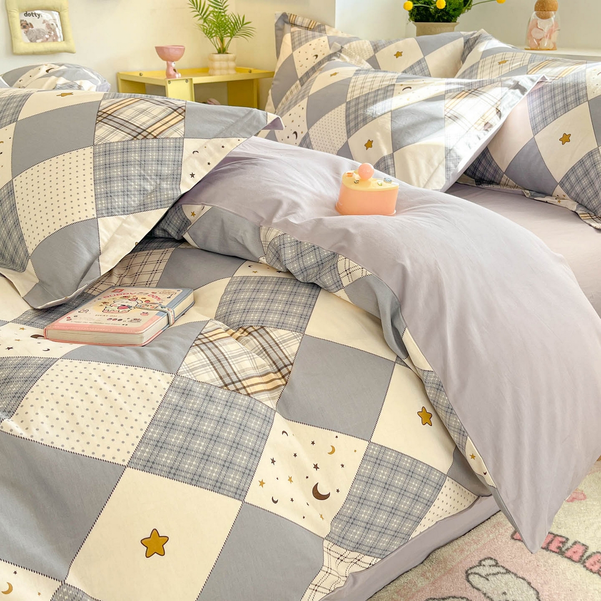 91家纺网 家纺一手货源 找家纺 涵宸家纺 2026新款全棉印花小清新四件套 日月行-灰