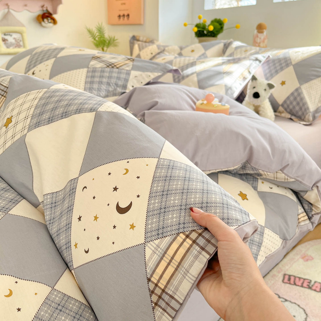 91家纺网 家纺一手货源 找家纺 涵宸家纺 2026新款全棉印花小清新四件套 日月行-灰