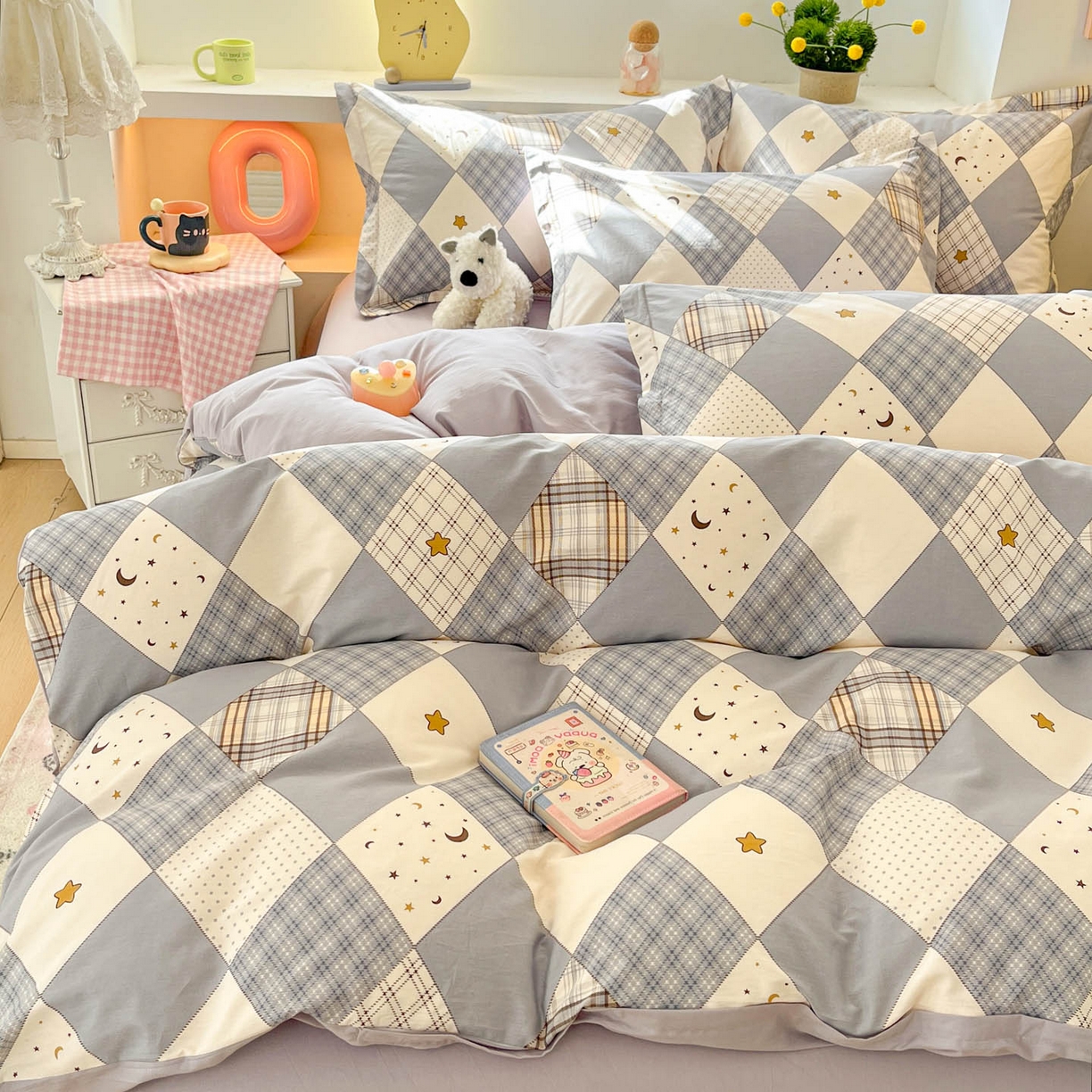 91家纺网 家纺一手货源 找家纺 涵宸家纺 2026新款全棉印花小清新四件套 日月行-灰