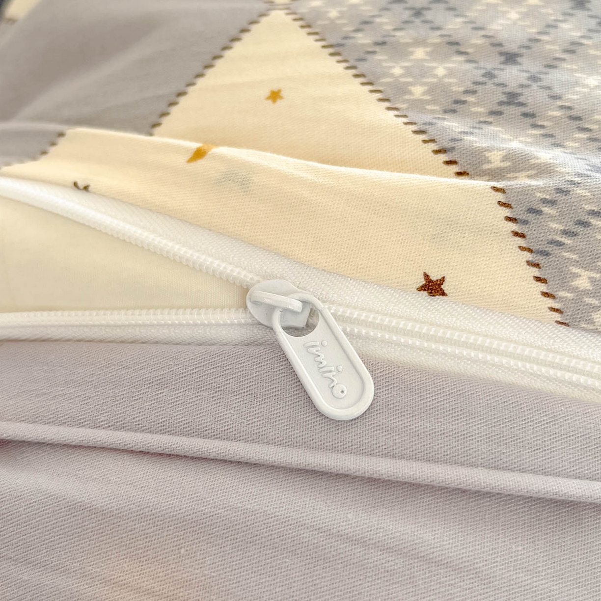 91家纺网 家纺一手货源 找家纺 涵宸家纺 2026新款全棉印花小清新四件套 日月行-灰