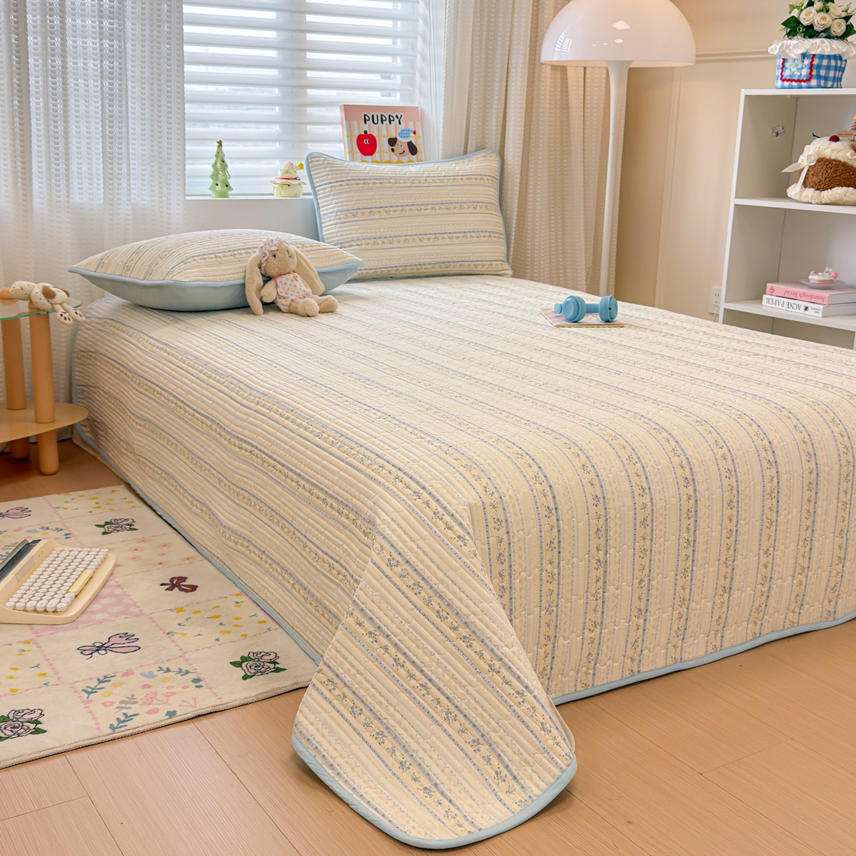 91家纺网 家纺一手货源 找家纺 雅萱家纺 2026新款森系全棉夹棉印花床盖 雾蓝花境