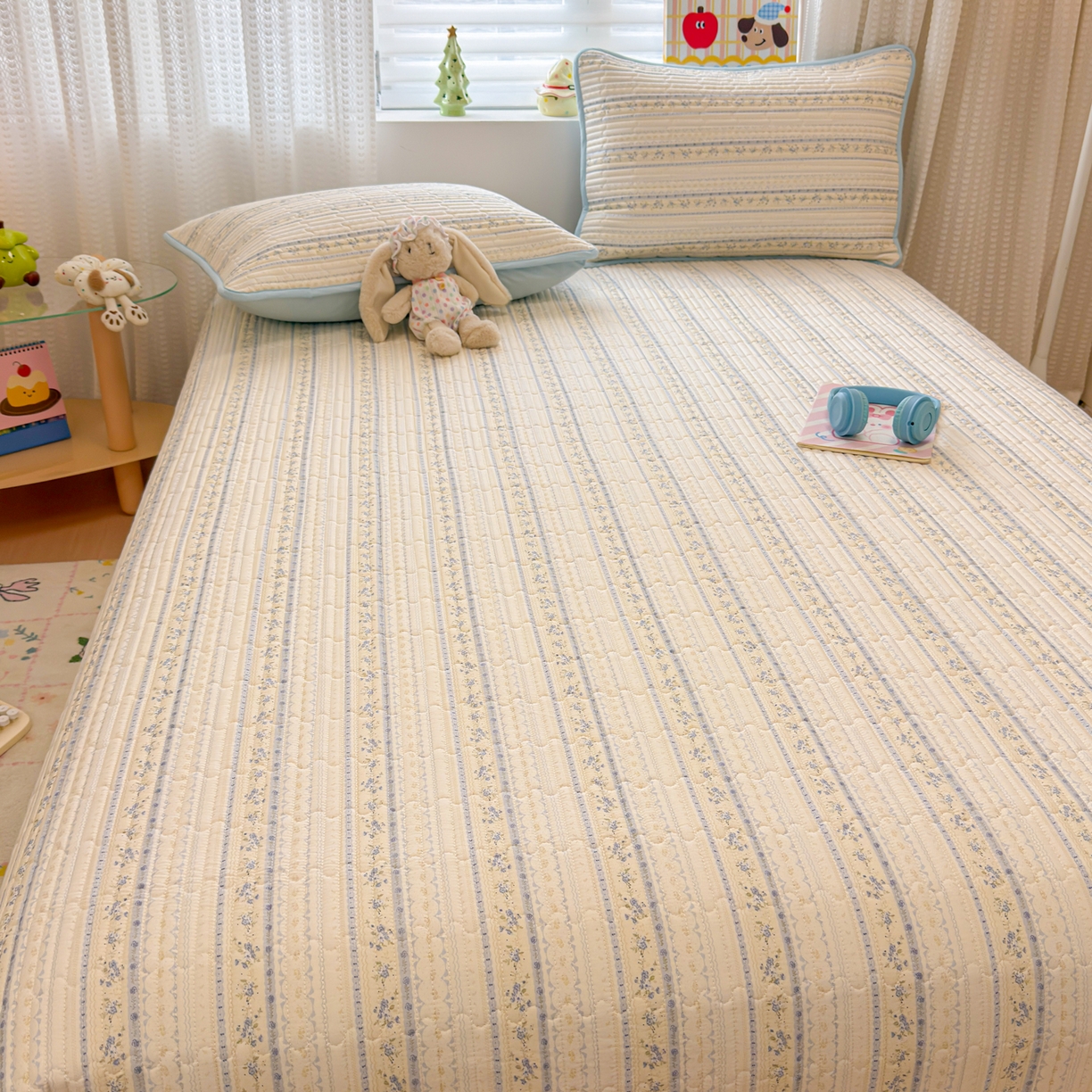 91家纺网 家纺一手货源 找家纺 雅萱家纺 2026新款森系全棉夹棉印花床盖 雾蓝花境