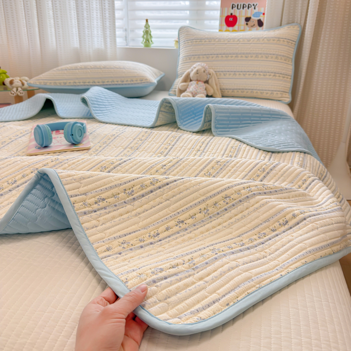 91家纺网 家纺一手货源 找家纺 雅萱家纺 2026新款森系全棉夹棉印花床盖 雾蓝花境