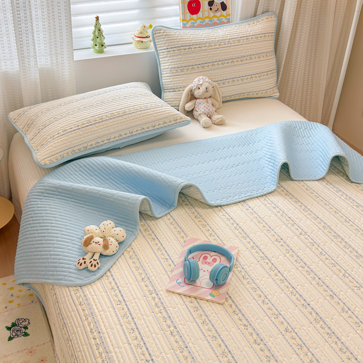 91家纺网 家纺一手货源 找家纺 雅萱家纺 2026新款森系全棉夹棉印花床盖 雾蓝花境