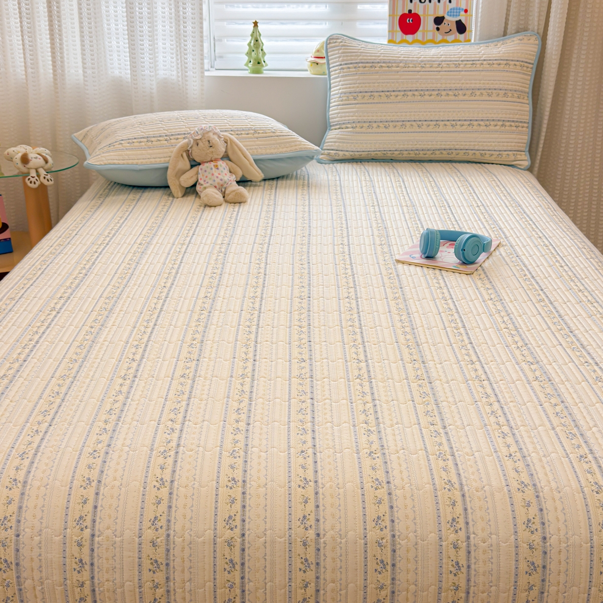 91家纺网 家纺一手货源 找家纺 雅萱家纺 2026新款森系全棉夹棉印花床盖 雾蓝花境