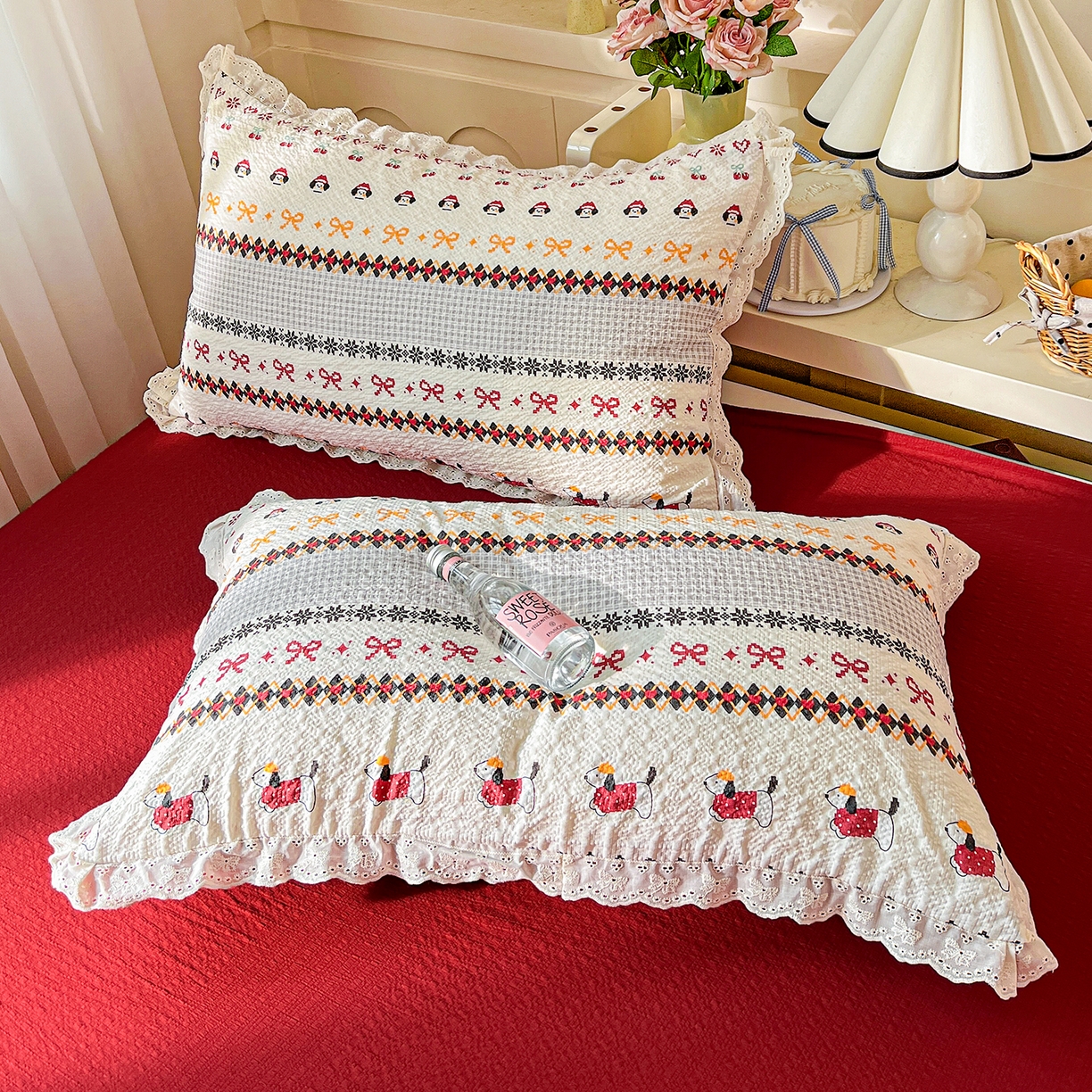 91家纺网 家纺一手货源 找家纺 一比一家纺 2026新款泡芙纱花边四件套 费尔岛狗狗