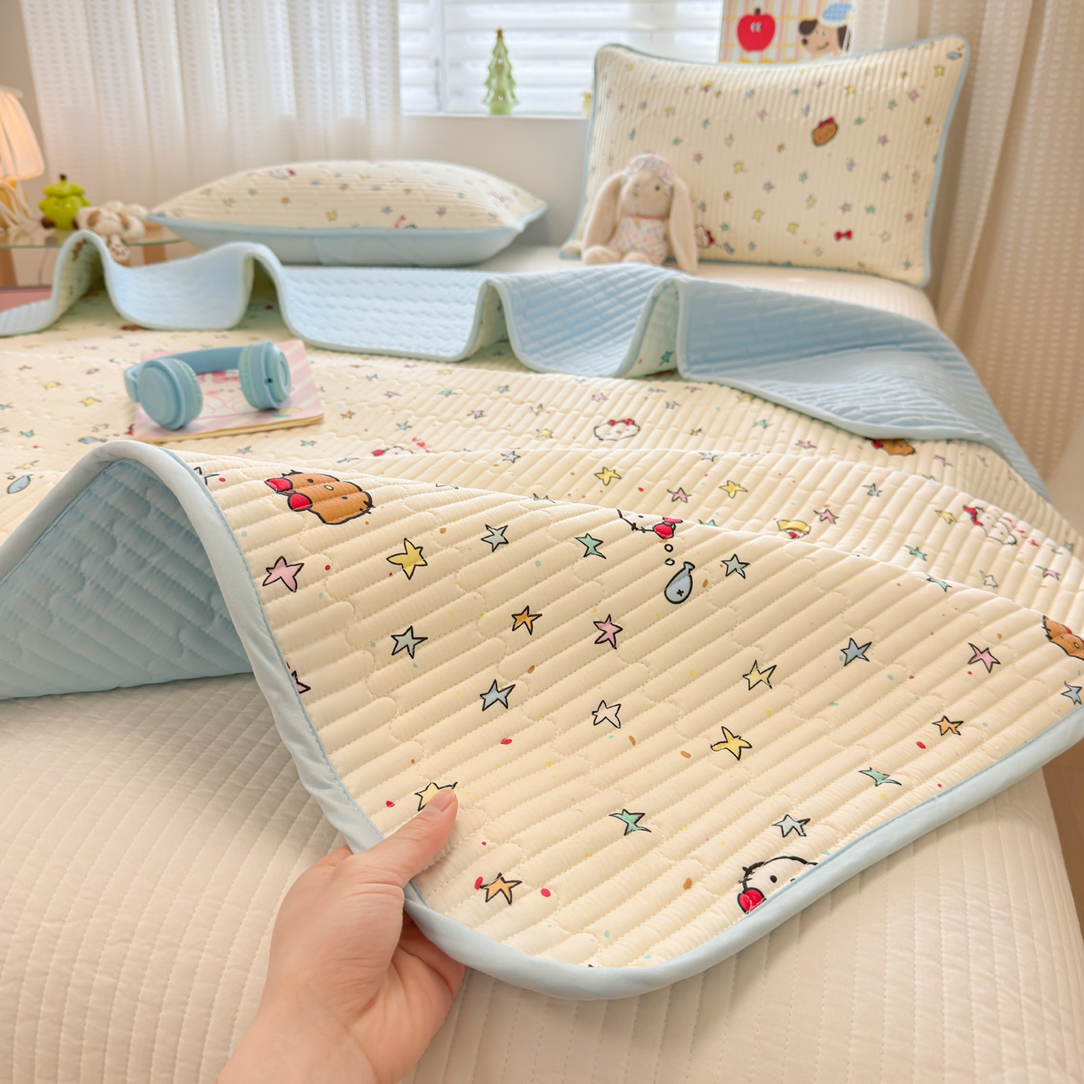 91家纺网 家纺一手货源 找家纺 雅萱家纺 2026新款森系全棉夹棉印花床盖 星星猫