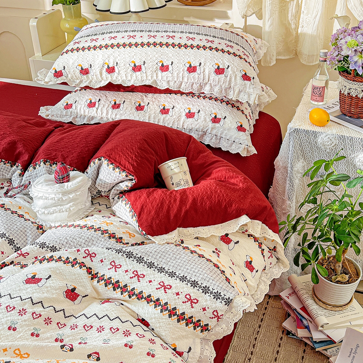 91家纺网 家纺一手货源 找家纺 一比一家纺 2026新款泡芙纱花边四件套 费尔岛狗狗