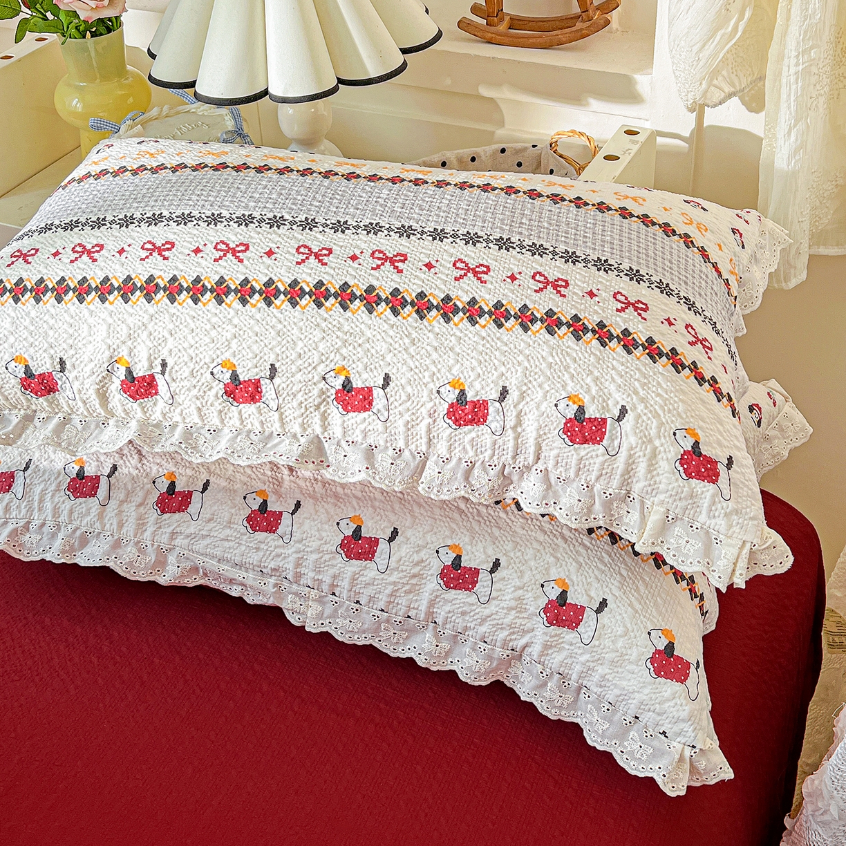 91家纺网 家纺一手货源 找家纺 一比一家纺 2026新款泡芙纱花边四件套 费尔岛狗狗