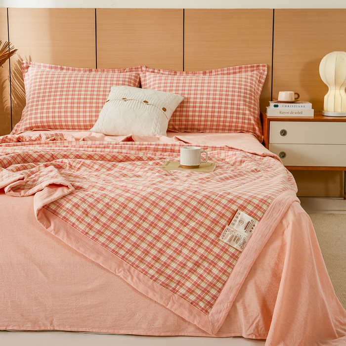 91家纺网 家纺一手货源 找家纺 81号家纺 2026新款全棉纯棉色织棉花夏被夏凉被空调被 蜜粉小格