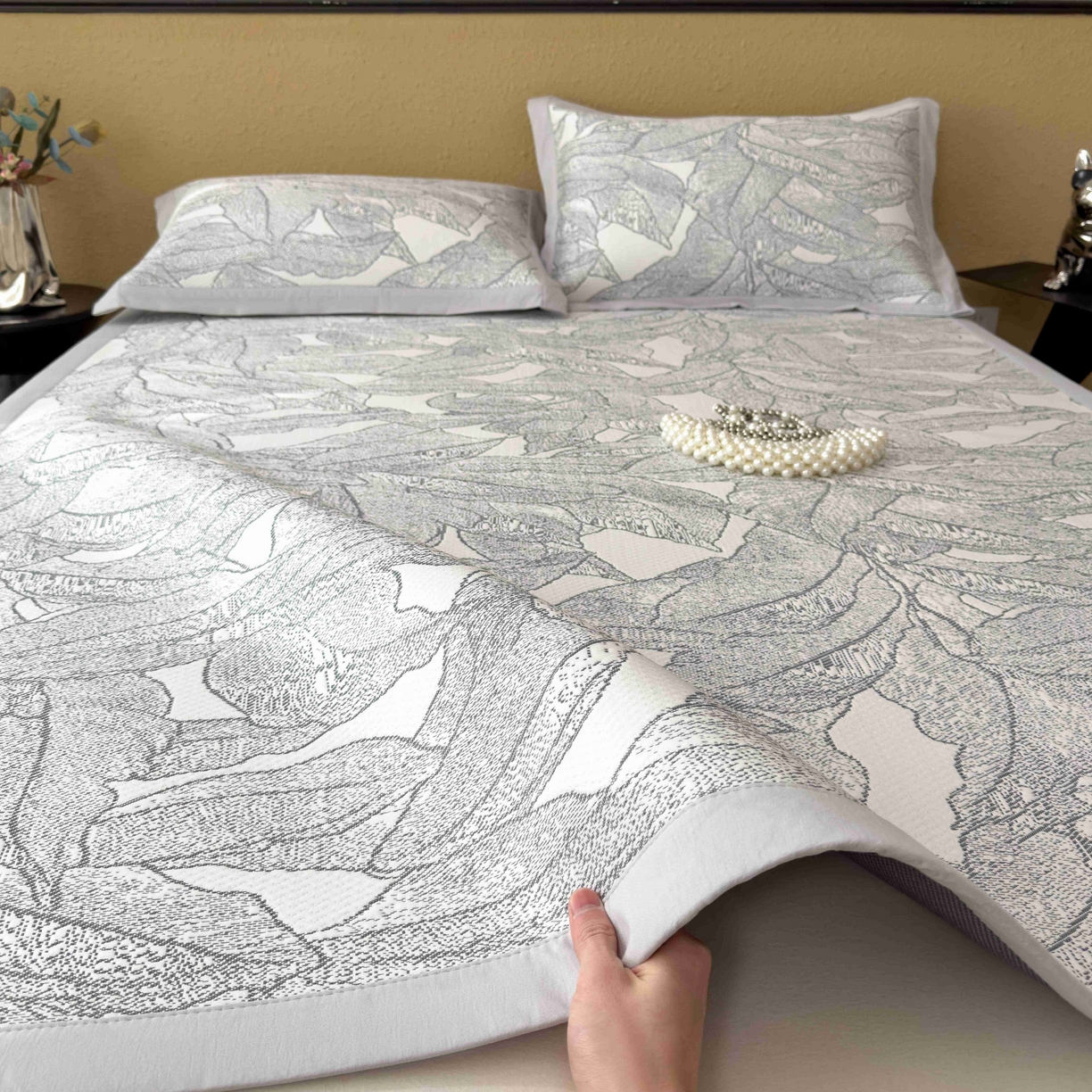 91家纺网 家纺一手货源 找家纺 孩子王家纺 2026春夏新款凉感过0.21夏天家用软席子可机洗空调席夏季高端华夫格凉席三件套 家大叶大-北欧深灰 床单款