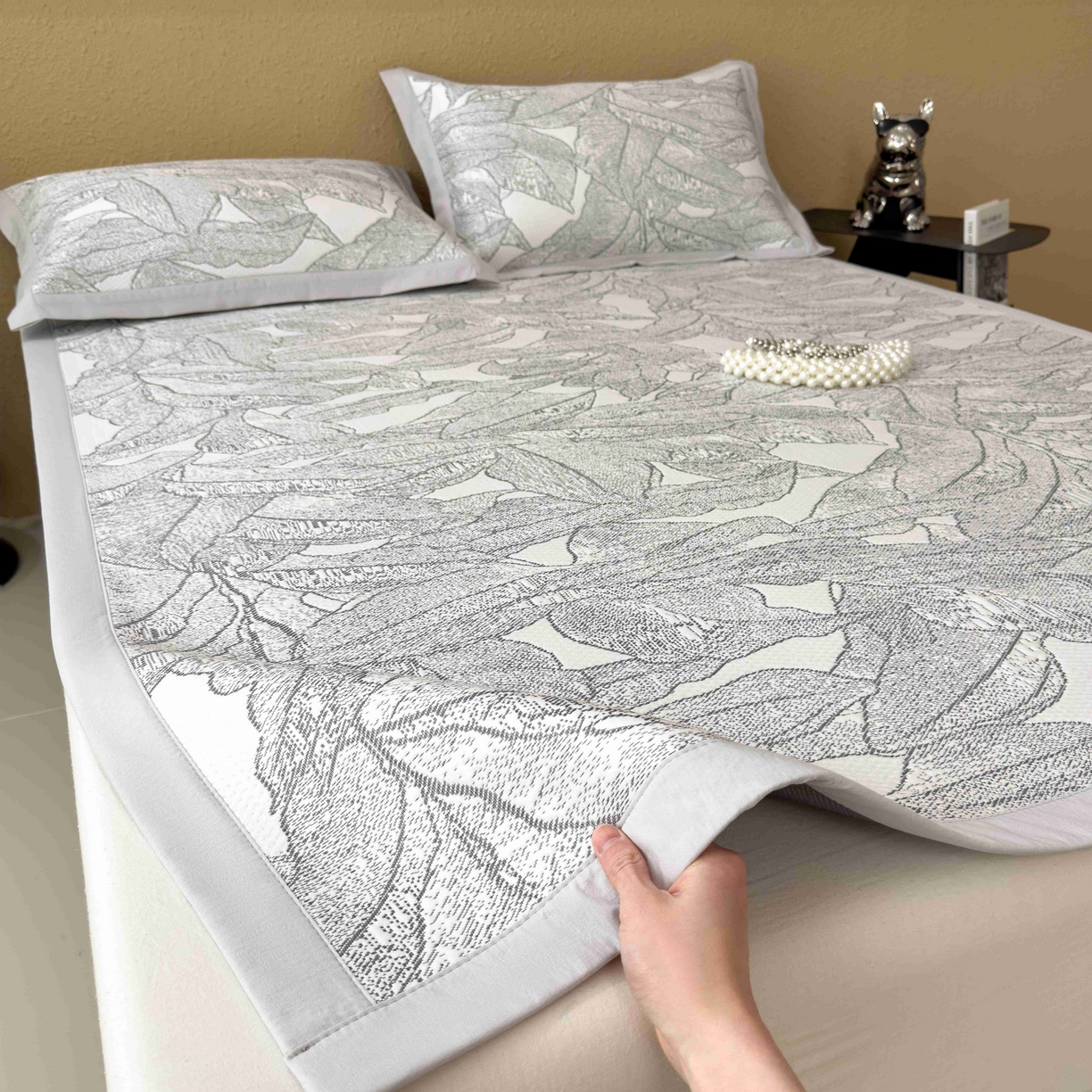 91家纺网 家纺一手货源 找家纺 孩子王家纺 2026春夏新款凉感过0.21夏天家用软席子可机洗空调席夏季高端华夫格凉席三件套 家大叶大-北欧深灰 床单款