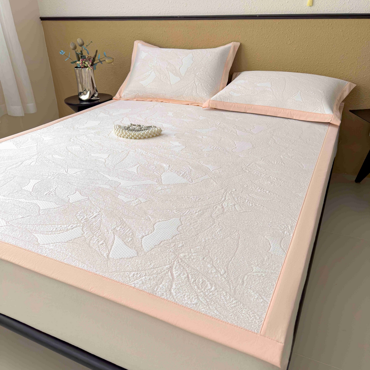 91家纺网 家纺一手货源 找家纺 孩子王家纺 2026春夏新款凉感过0.21夏天家用软席子可机洗空调席夏季高端华夫格凉席三件套 家大叶大-贝壳粉 床单款