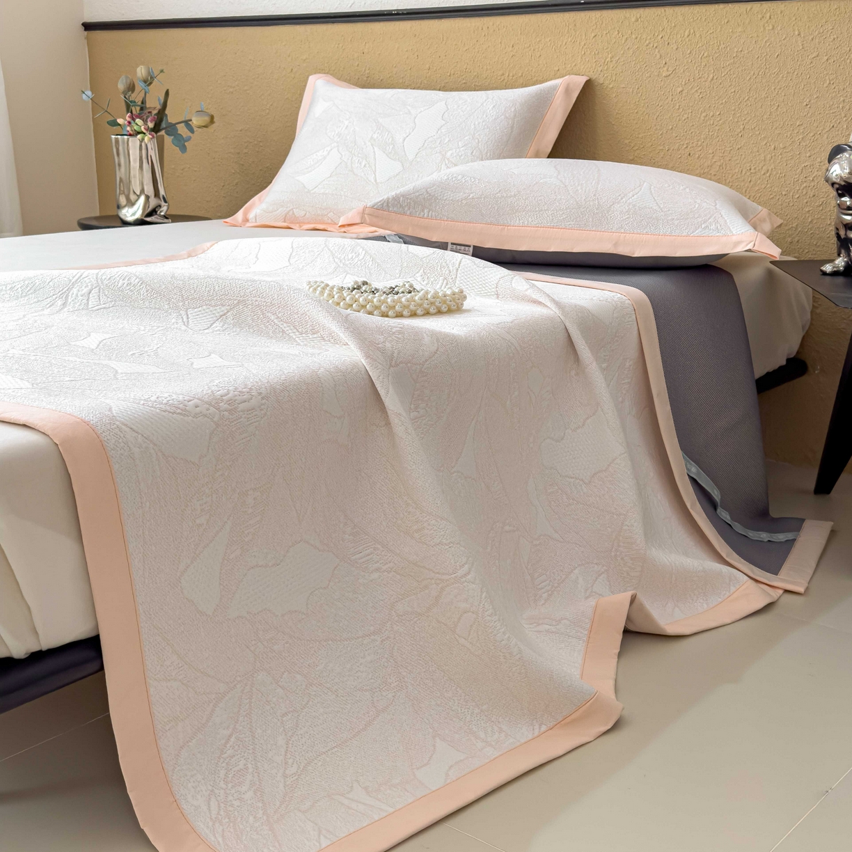 91家纺网 家纺一手货源 找家纺 孩子王家纺 2026春夏新款凉感过0.21夏天家用软席子可机洗空调席夏季高端华夫格凉席三件套 家大叶大-贝壳粉 床单款