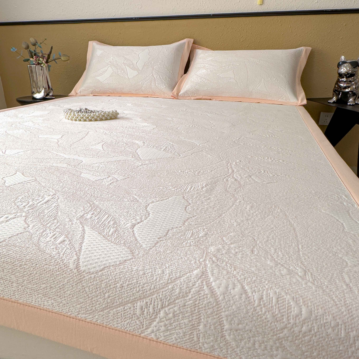 91家纺网 家纺一手货源 找家纺 孩子王家纺 2026春夏新款凉感过0.21夏天家用软席子可机洗空调席夏季高端华夫格凉席三件套 家大叶大-贝壳粉 床单款