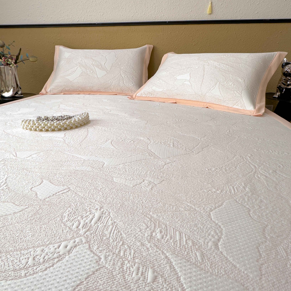 91家纺网 家纺一手货源 找家纺 孩子王家纺 2026春夏新款凉感过0.21夏天家用软席子可机洗空调席夏季高端华夫格凉席三件套 家大叶大-贝壳粉 床单款