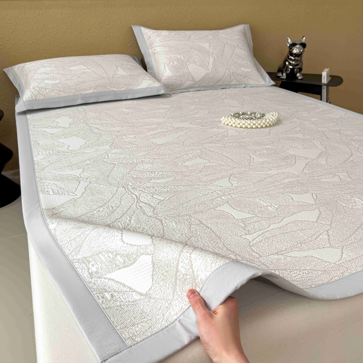 91家纺网 家纺一手货源 找家纺 孩子王家纺 2026春夏新款凉感过0.21夏天家用软席子可机洗空调席夏季高端华夫格凉席三件套 家大叶大-棕雾咖 床单款