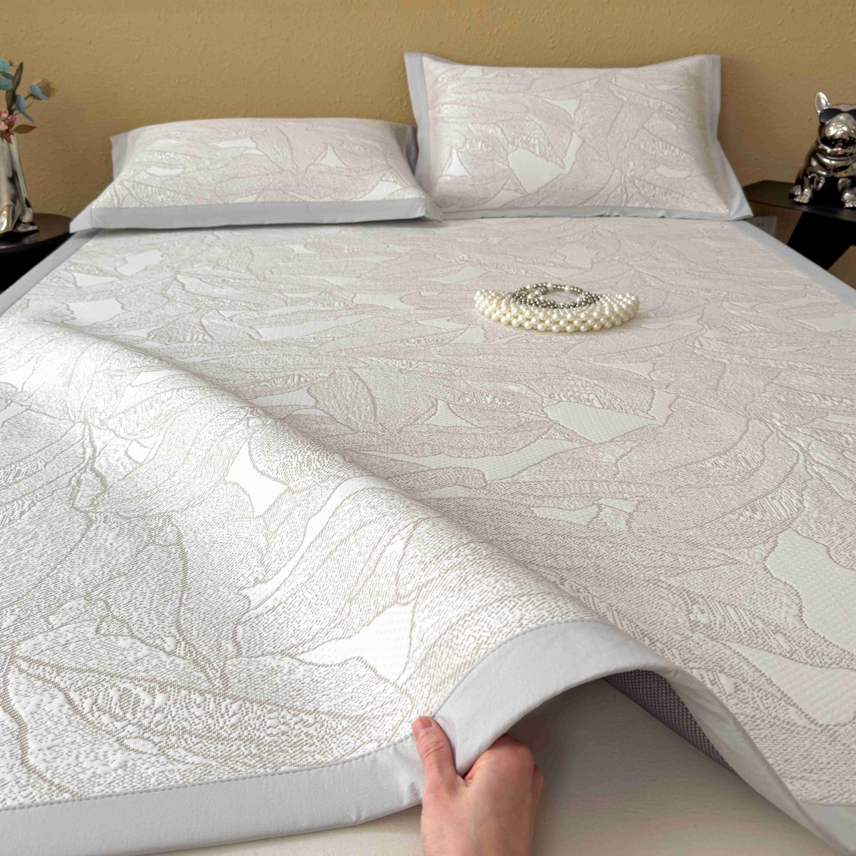 91家纺网 家纺一手货源 找家纺 孩子王家纺 2026春夏新款凉感过0.21夏天家用软席子可机洗空调席夏季高端华夫格凉席三件套 家大叶大-棕雾咖 床单款