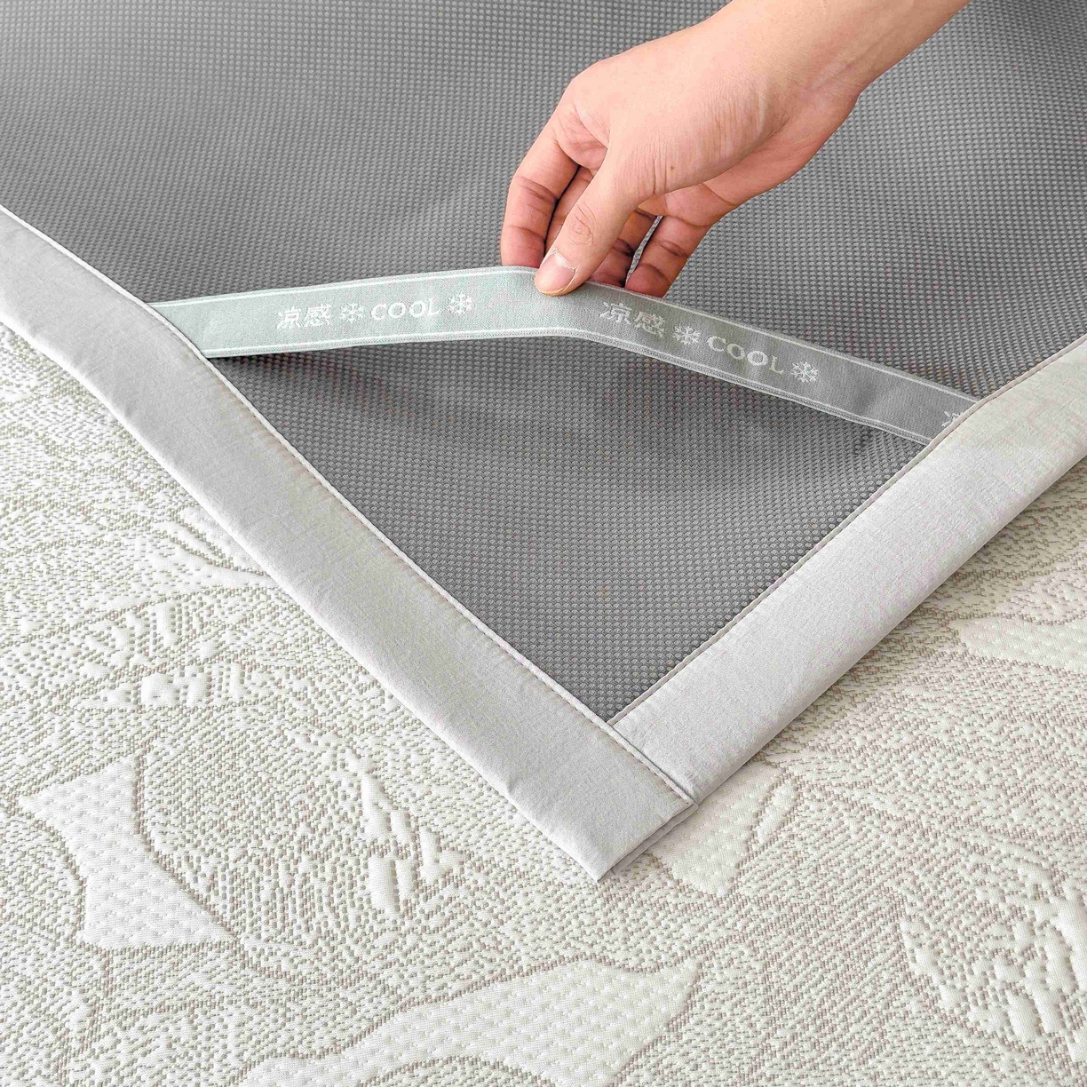 91家纺网 家纺一手货源 找家纺 孩子王家纺 2026春夏新款凉感过0.21夏天家用软席子可机洗空调席夏季高端华夫格凉席三件套 家大叶大-棕雾咖 床单款