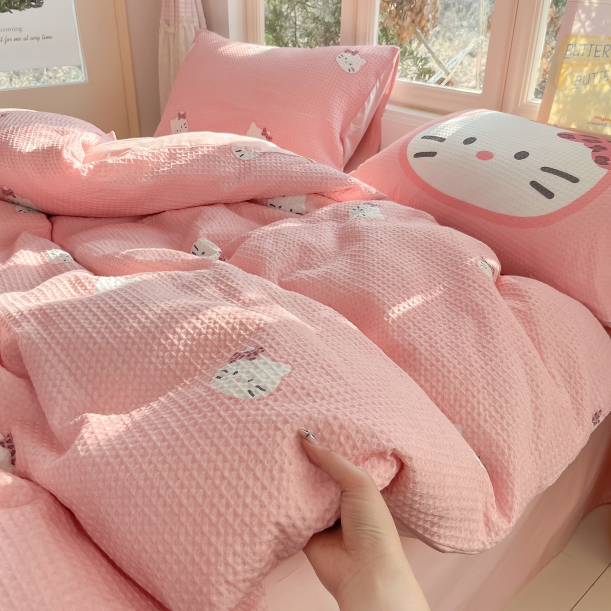 91家纺网 家纺一手货源 找家纺 如一 2026新款全棉纯棉华夫格大版数码印花四件套 粉蒂猫