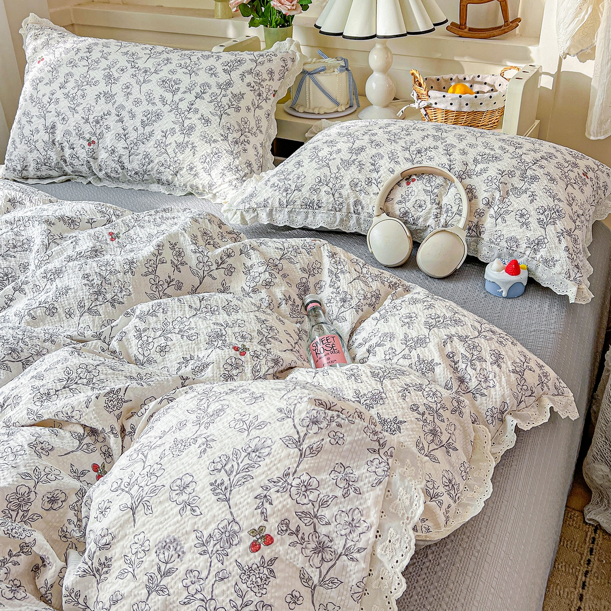 91家纺网 家纺一手货源 找家纺 一比一家纺 2026新款泡芙纱花边四件套 花影