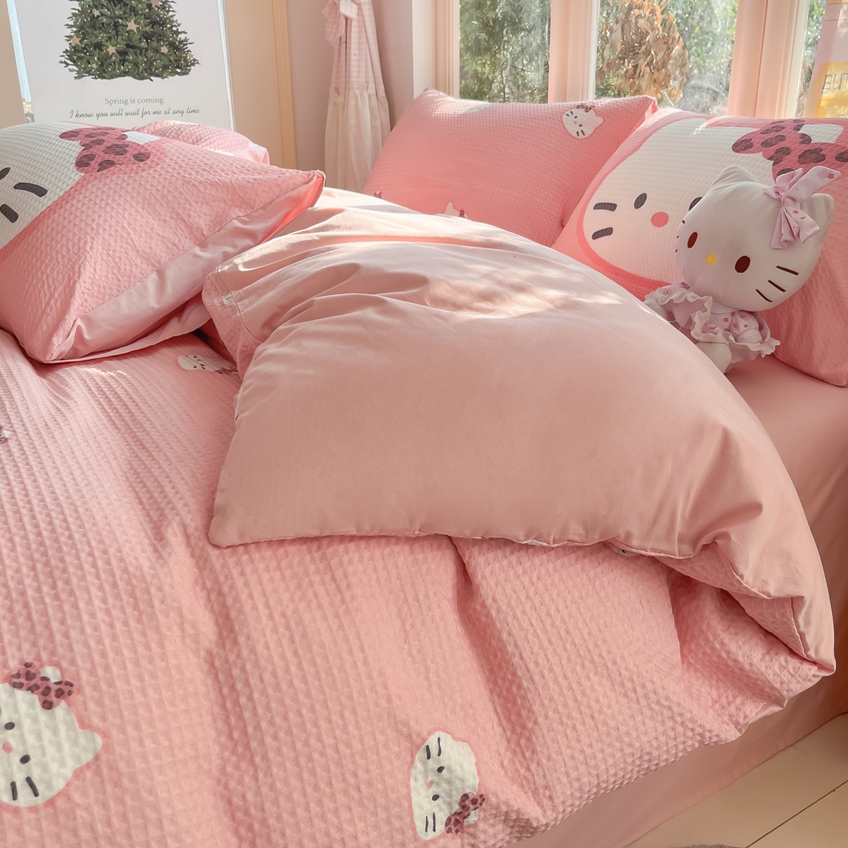 91家纺网 家纺一手货源 找家纺 如一 2026新款全棉纯棉华夫格大版数码印花四件套 粉蒂猫