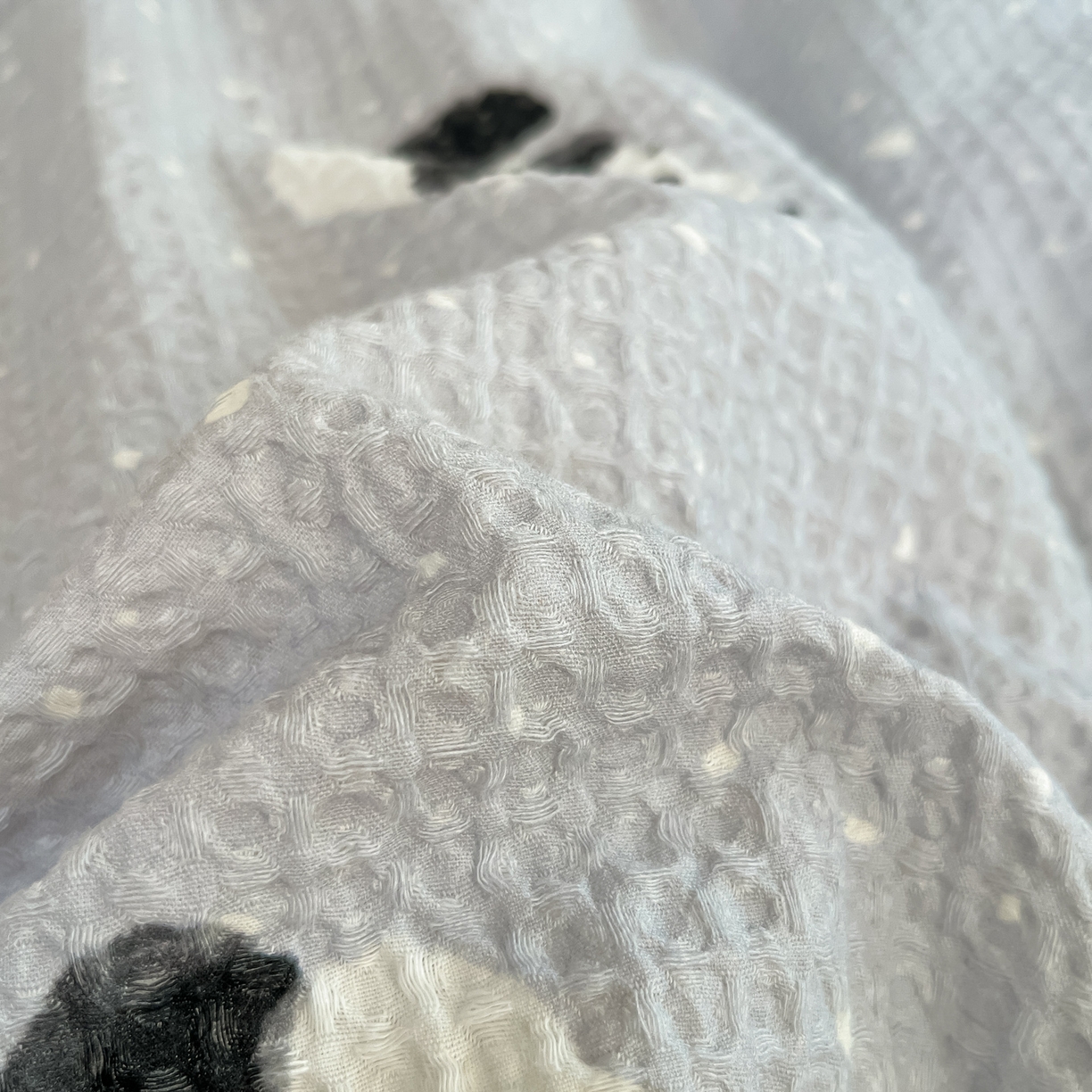 91家纺网 家纺一手货源 找家纺 如一 2026新款全棉纯棉华夫格大版数码印花四件套 熊猫灰