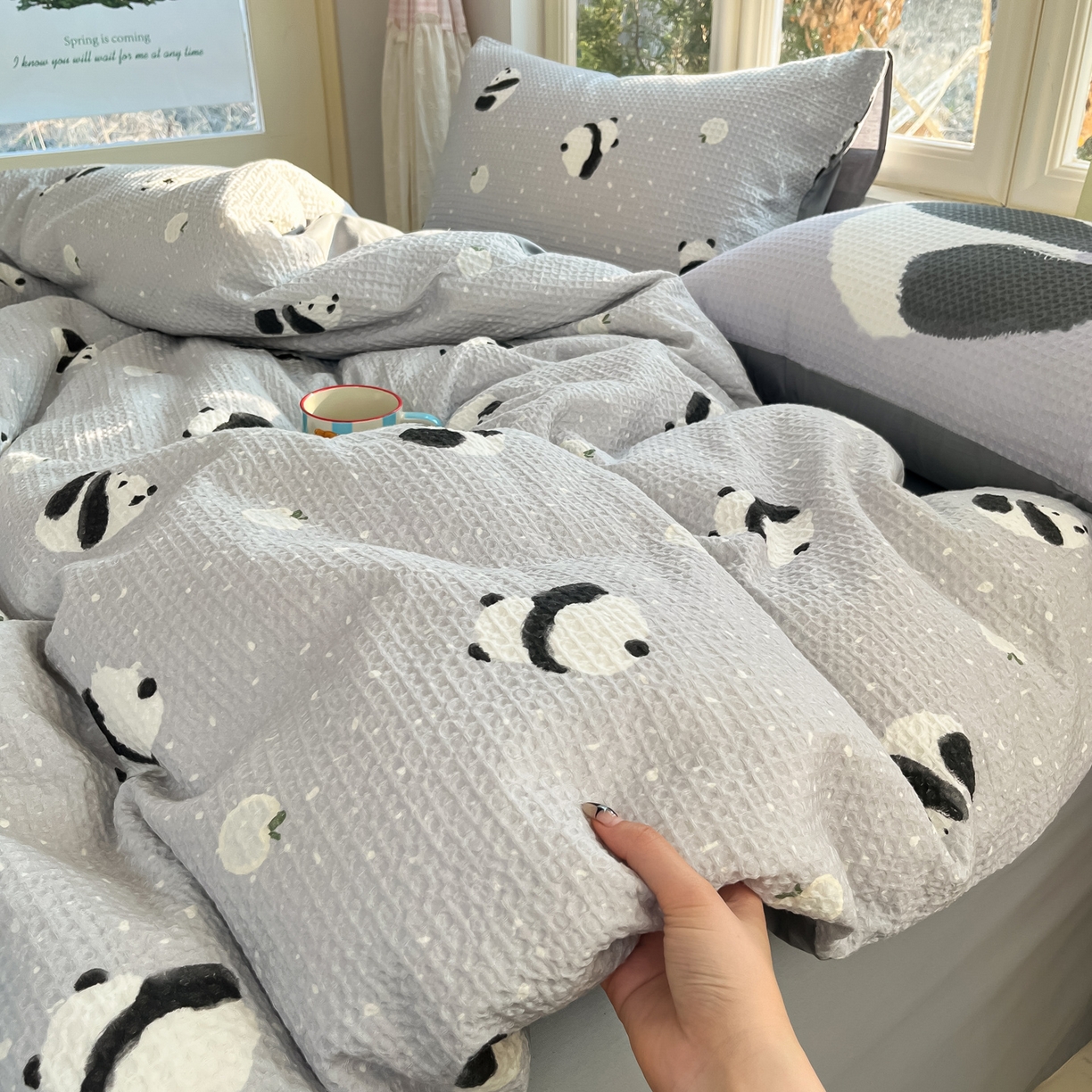 91家纺网 家纺一手货源 找家纺 如一 2026新款全棉纯棉华夫格大版数码印花四件套 熊猫灰