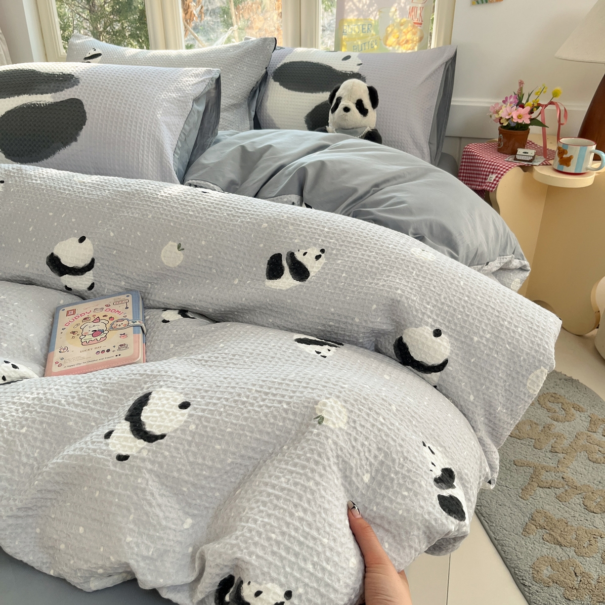 91家纺网 家纺一手货源 找家纺 如一 2026新款全棉纯棉华夫格大版数码印花四件套 熊猫灰