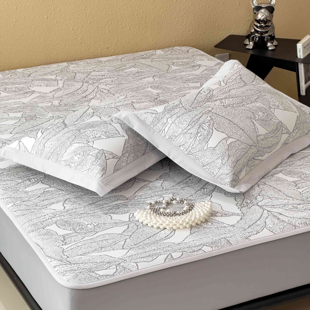 91家纺网 家纺一手货源 找家纺 孩子王家纺 2026春夏新款凉感过0.21夏天家用软席子可机洗空调席夏季高端华夫格凉席三件套 家大叶大-北欧深灰 床笠款