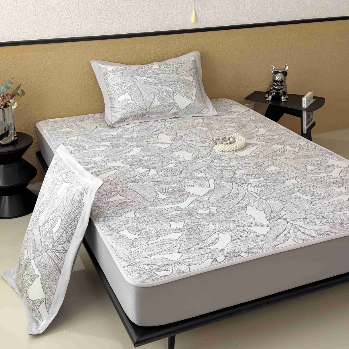 91家纺网 家纺一手货源 找家纺 孩子王家纺 2026春夏新款凉感过0.21夏天家用软席子可机洗空调席夏季高端华夫格凉席三件套 家大叶大-北欧深灰 床笠款